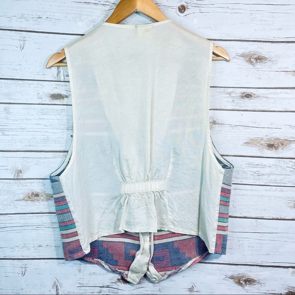 Léger | Southwestern Vest - Picture 2 of 6